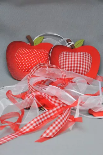 Alma Ajtódísz Akasztós Fa-Textil 75Cm Piros-Fehér 2 Féle