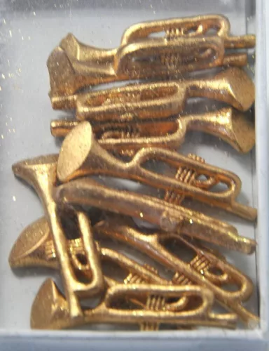 Trombita Dísz Ragasztós  4,5X1,8X0,4Cm Arany 